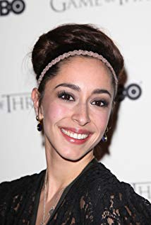 How tall is Oona Chaplin?